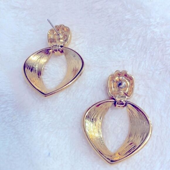 Vintage Y2K Trifari Openwork Dangle Earrings Gold - Picture 5 of 9